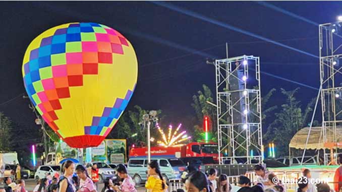 Loy Krathong Fest in Kabin Buri im Kabin Chaloem Rat Park