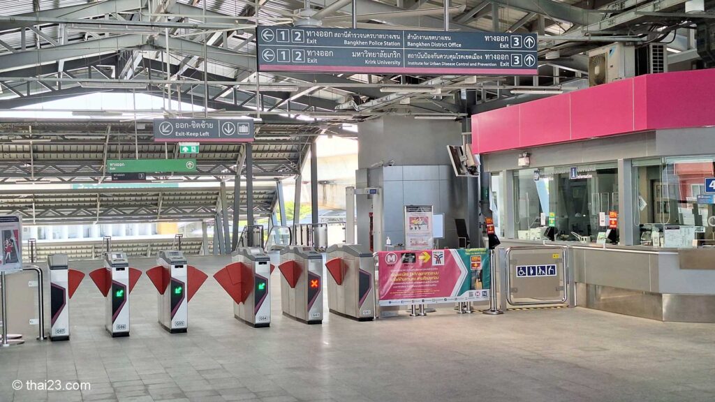 MRT Station Wat Phra Si Mahathat der MRT Pink Line